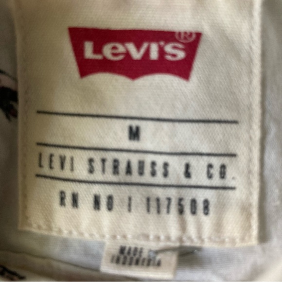 Levis Mens Button Down Shirt White Size M All Over Flamingo Print Casual NWT - Picture 5 of 5
